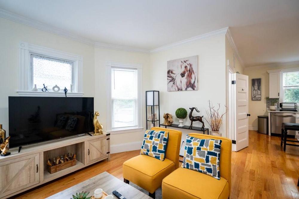 14b-Newly Renovated, Uniquely decorated Apartment